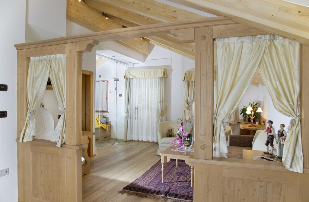 Wellness Hotel Lupo Bianco Canazei Exteriör bild