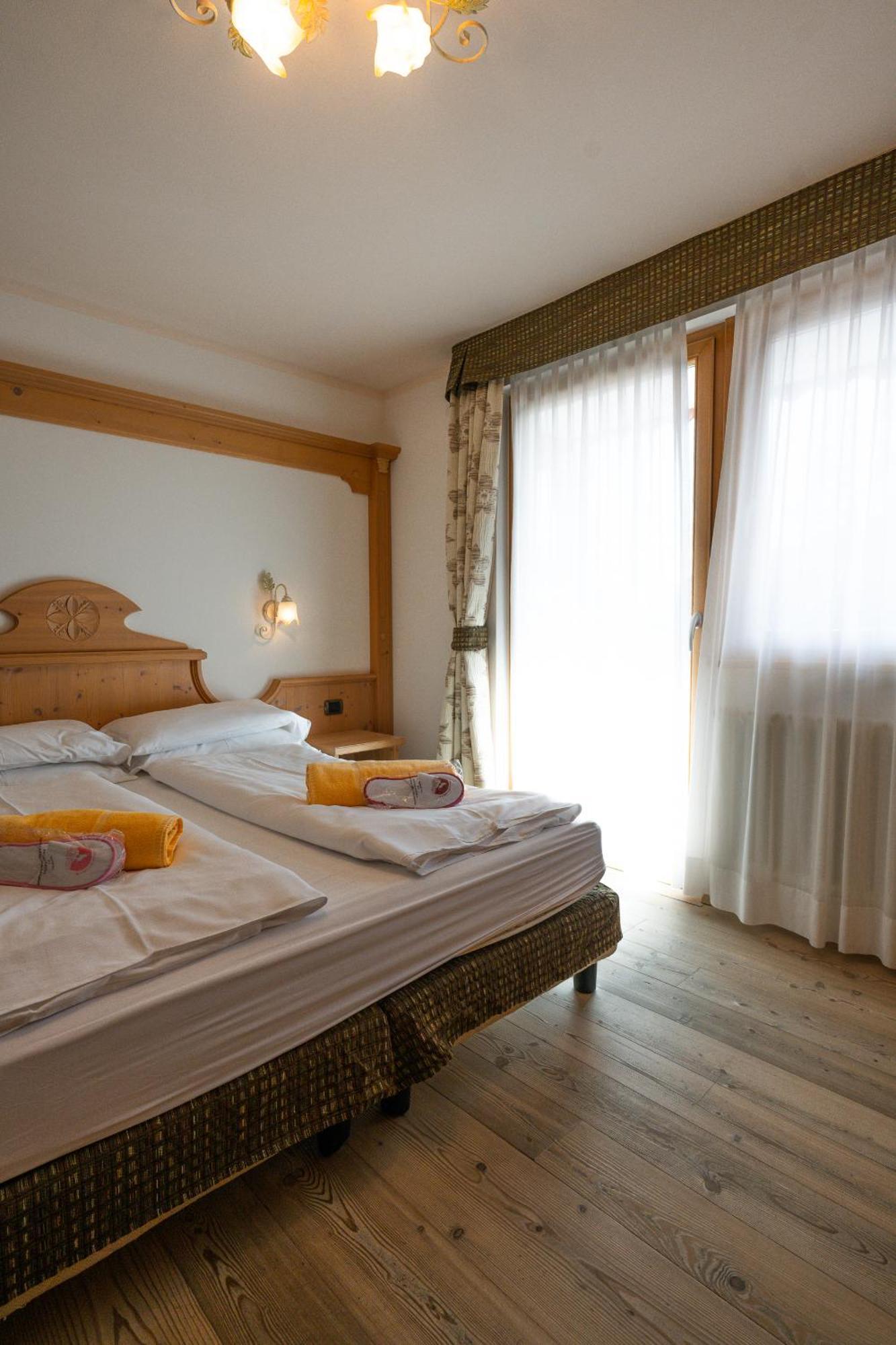 Wellness Hotel Lupo Bianco Canazei Exteriör bild