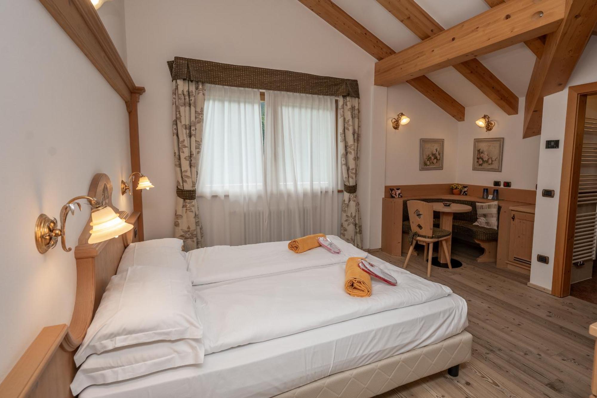 Wellness Hotel Lupo Bianco Canazei Exteriör bild