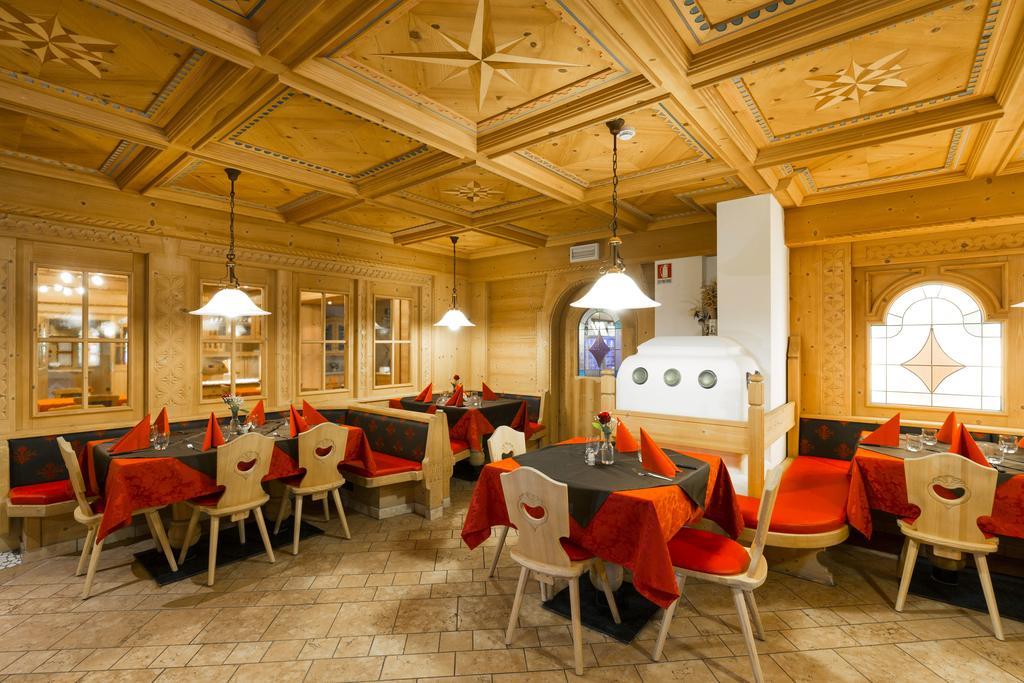 Wellness Hotel Lupo Bianco Canazei Exteriör bild