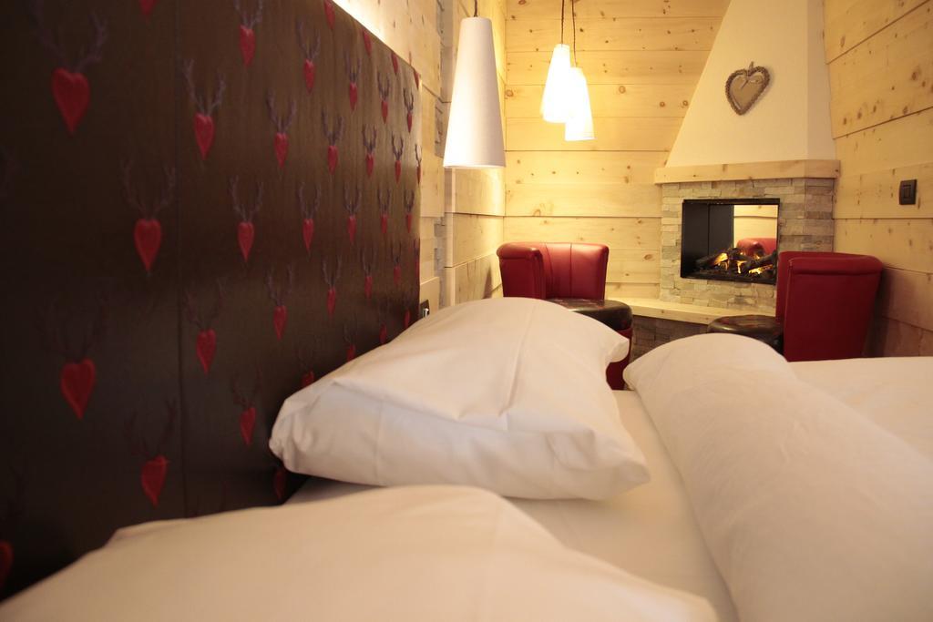 Wellness Hotel Lupo Bianco Canazei Exteriör bild