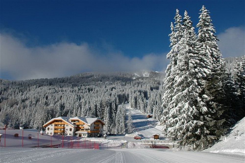 Wellness Hotel Lupo Bianco Canazei Exteriör bild