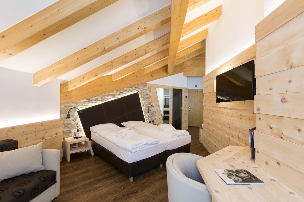 Wellness Hotel Lupo Bianco Canazei Exteriör bild