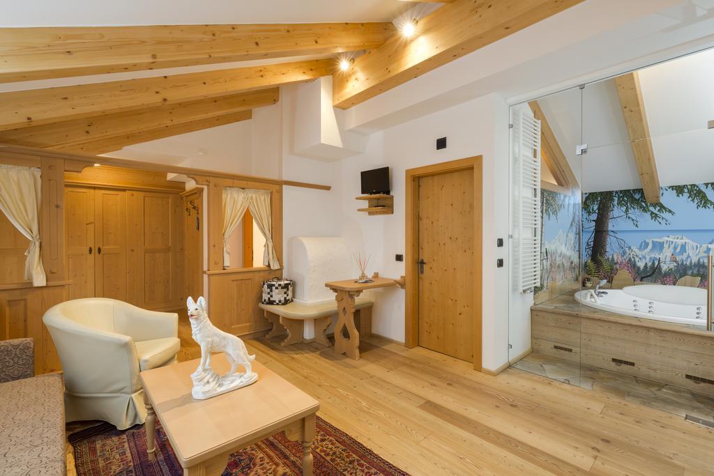 Wellness Hotel Lupo Bianco Canazei Exteriör bild